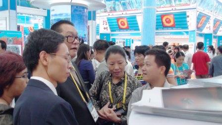  副市長陳應春一行領導參觀華北工控展臺